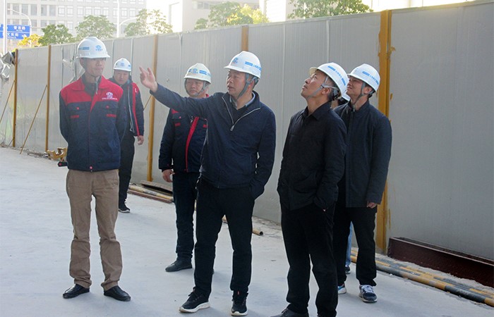 1612508304410339.jpg 王楷銀到五華區(qū)人民醫(yī)院項(xiàng)目慰問(wèn)2小圖.jpg